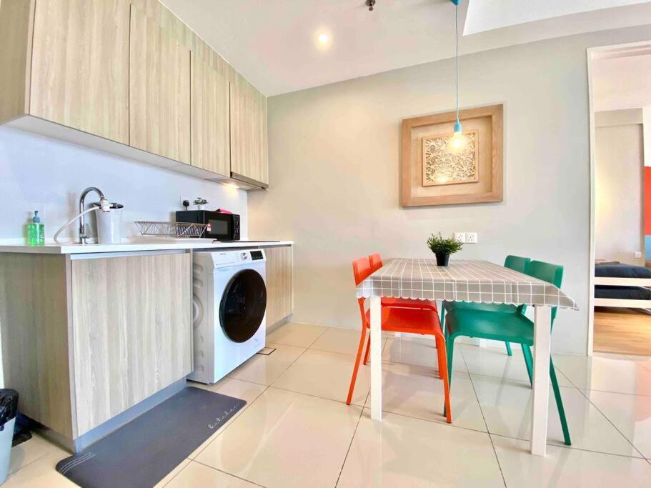 Tropicana 218 Macalister #wondercolor #infinity Pool #georgetown #5pax #2br 2bath #1king 1queen 1single #quality Well Maintained #private Host * George Town