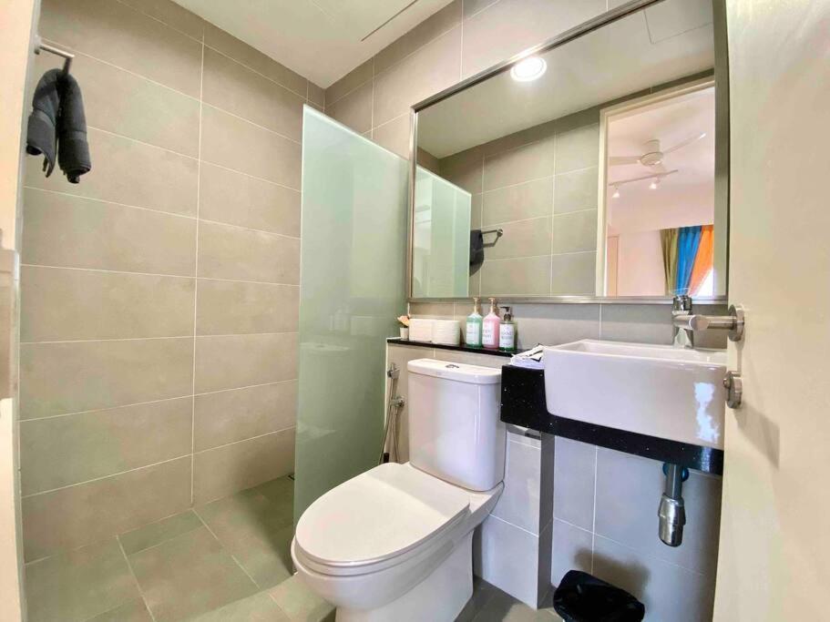 Tropicana 218 Macalister #wondercolor #infinity Pool #georgetown #5pax #2br 2bath #1king 1queen 1single #quality Well Maintained #private Host Apartment