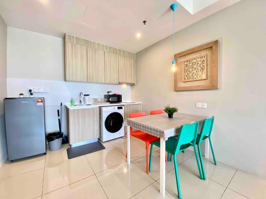 Tropicana 218 Macalister #wondercolor #infinity Pool #georgetown #5pax #2br 2bath #1king 1queen 1single #quality Well Maintained #private Host Apartment