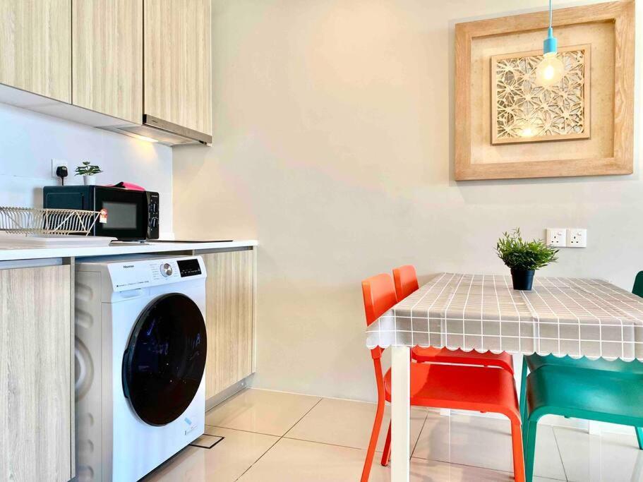 Tropicana 218 Macalister #wondercolor #infinity Pool #georgetown #5pax #2br 2bath #1king 1queen 1single #quality Well Maintained #private Host * George Town
